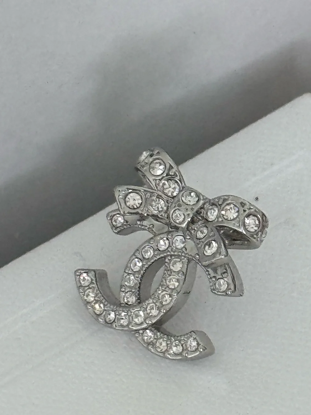 ( SINGLE ONLY ) Chanel 2023 bow rhinestone earring